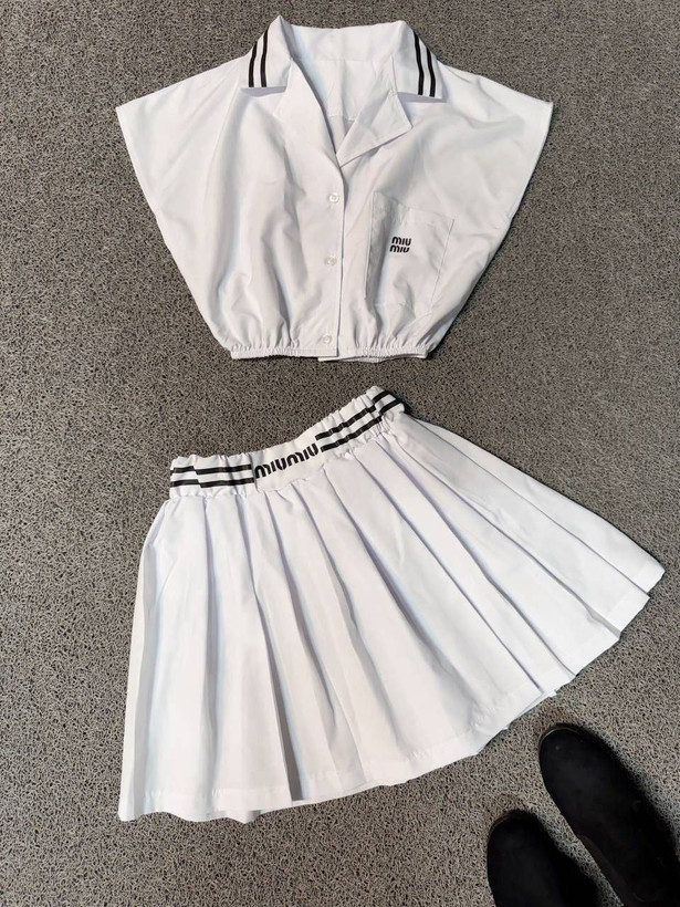 ست کراپ و دامن miu miu