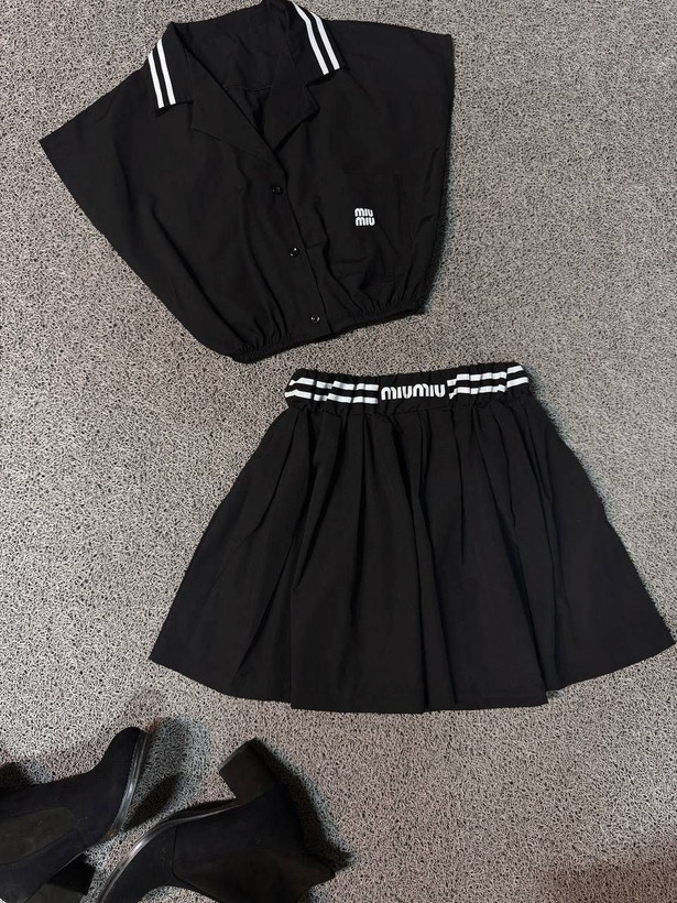 ست کراپ و دامن miu miu